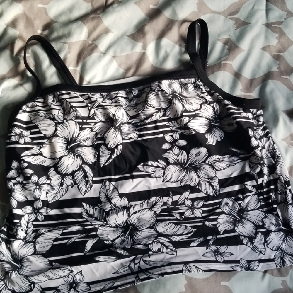 Tankini top black and white floral